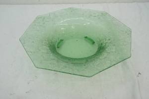 lot 386 image: Depression glass