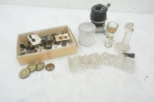 lot 397 image: vintage buttons