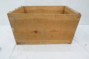 lot 405 image: Apple Crate