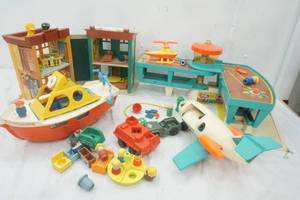 lot 410 image: Fisher Price , Playskool buildings