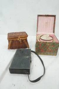 lot 416 image: Vintage Purse