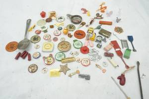 lot 417 image: Collectible mini toys