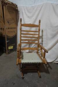 lot 427 image: Rocking chair