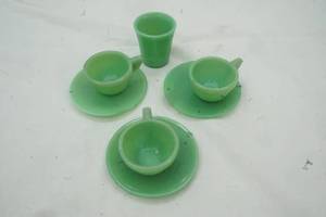 lot 438 image: Vintage Akro Agate &Jadeite dishes