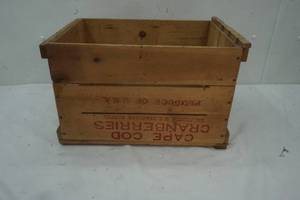 lot 449 image: Vintage Cape Cod Cranberry crate