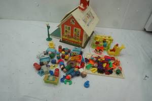 lot 450 image: Fisher Price  play family school