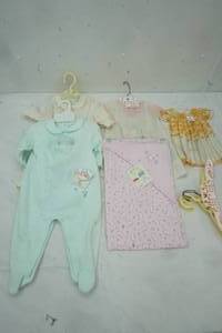 lot 466 image: Baby clothes