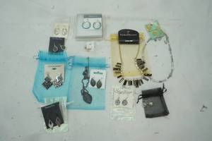 lot 482 image: Variety of New earrings & necklaces