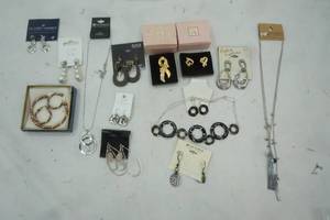 lot 486 image: Jewlery