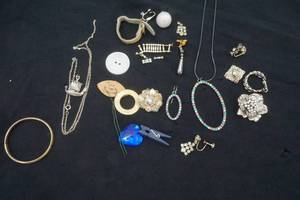 lot 495 image: Jewlery findings