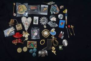 lot 498 image: Fashion jewerly