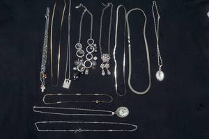 lot 504 image: jewlery