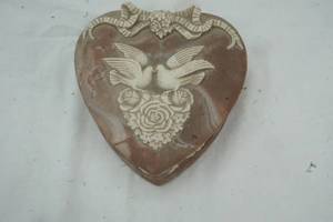 lot 515 image: heart jewlery case