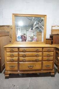 lot 532 image: Sumter cabinet company dresser with mirror