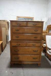 lot 535 image: Sumter cabinet company chest of drawers