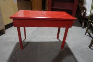 lot 539 image: red table