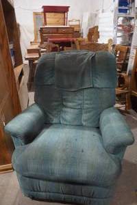 lot 546 image: Lazy Boy recliner