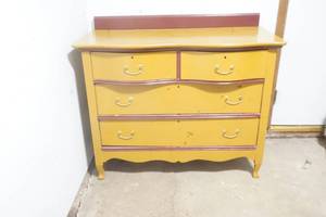 lot 547 image: Vintage Dresser