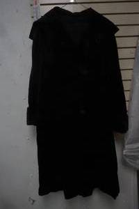 lot 553 image: vintage Velevet jacket