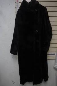 lot 554 image: H &H hudson fabric jacket