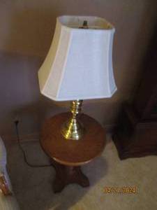 lot 16 image: Brass tone table lamp with solid Wood petite end table