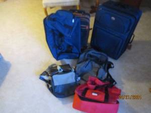 lot 18 image: Rolling luggage, travel Duffle bags and tote