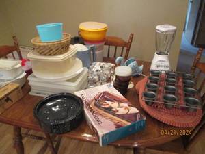 lot 25 image: Collection of kitchen aids and supplies including Corningware, Tupperware, anchor hocking and more