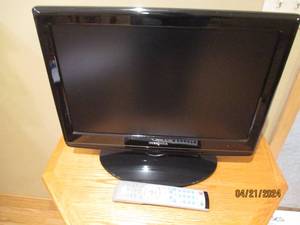 lot 27 image: Insignia 19 TVDVD combo with stand and remote
