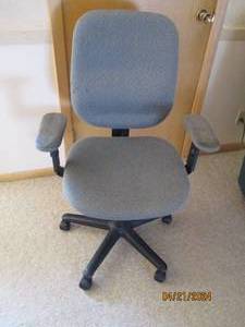 lot 47 image: Adjustable rolling office chair...