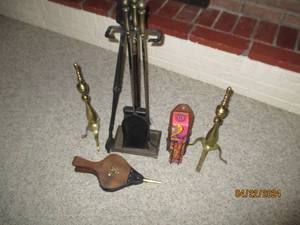 lot 71 image: Fireplace tools and variety of mantle decor