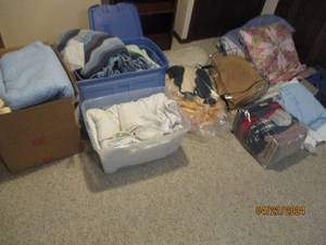 lot 78 image: Massive collection of blankets, quilts, afghans and other bedding