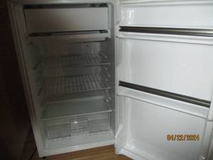lot 85 image: White Sanyo mini-fridge with inner top freezer section