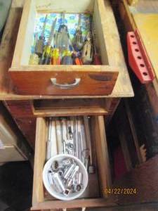 lot 114 image: Variety of screwdrivers, ratchets, extensions and Sockets