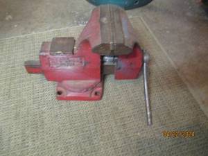 lot 115 image: Wilton 5 swiveling bench vise...