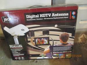 lot 124 image: Digital HDTV antenna...