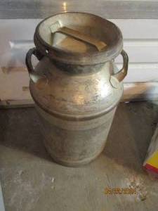 lot 130 image: Large Vintage metal milk can with lid