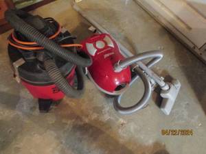 lot 131 image: 5-gallon shop vac and Eureka ready force mini-vacuum cleaner