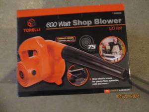 lot 147 image: Torelli 600w shop blower...