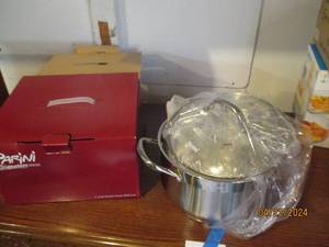 lot 151 image: New Parini 7qt stainless Dutch oven...