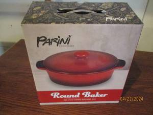 lot 153 image: New Parini Non-stick Round Baker ceramic bakeware with lid