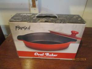 lot 155 image: New Parini Non-stick Oval Baker ceramic bakeware with lid