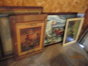 lot 161 image: Collection of Vintage wall decor including a John Wayne themed wall clock