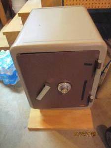 lot 165 image: Very heavy freestanding home security floor safe includes combination