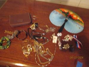 lot 145 image: Lot of assorted jewelry and accessories (may or may not contain precious metals)