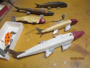 lot 2 image: Lot of Vintage painted Wood fishing lures