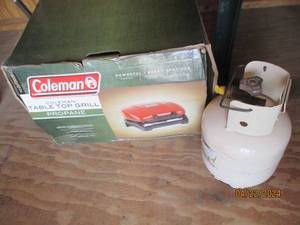 lot 176 image: Coleman Tabletop propane grill with 3-4lb cylinder