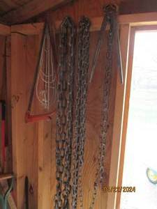 lot 181 image: Assortment of chains, handsaw and forging pliers