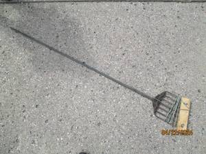 lot 187 image: Vintage Metal fishing spear...
