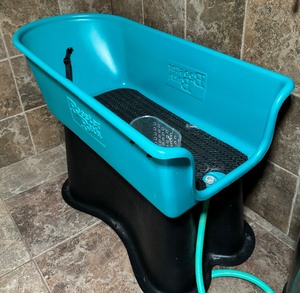 lot 32 image: Pet Booster Bath