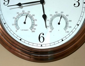 lot 40 image: Decorative Metal Wall Clock